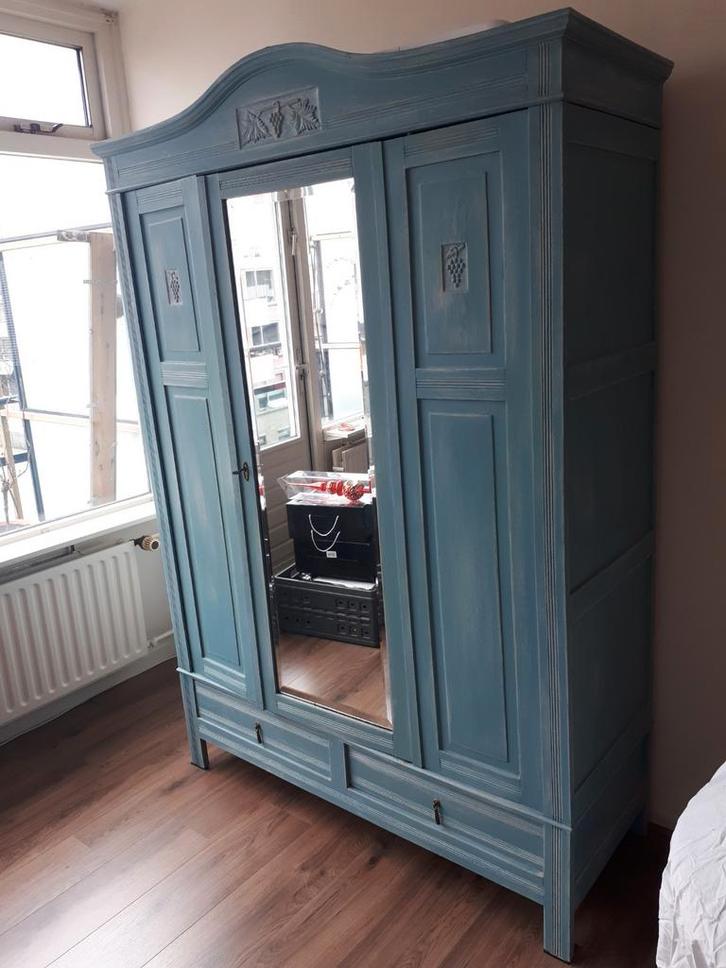 Antieke eiken kast, blauwe krijtverf, spiegel, Huis en Inrichting, Kasten | Kledingkasten, Ophalen