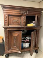 Grote eiken kast met houtsnijwerk en geheim vak, Ophalen