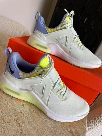 Nike Air Max Bella TR 5 Premium maat 39 beschikbaar voor biedingen