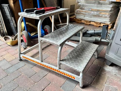 Aluminium montagetrap / opstaptrap 3-treeds, Doe-het-zelf en Verbouw, Ladders en Trappen, Gebruikt, Trap, Minder dan 2 meter, Ophalen
