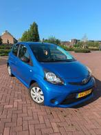 Toyota Aygo 1.0 12V Vvt-i 5DRS 2013 Blauw, Auto's, Voorwielaandrijving, Stof, Zwart, Metallic lak