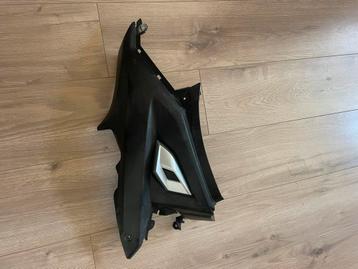 Yamaha Aerox zijkap (rechts) beschikbaar voor biedingen