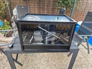 Terrarium inclusief warmte mat en verlichting beschikbaar voor biedingen