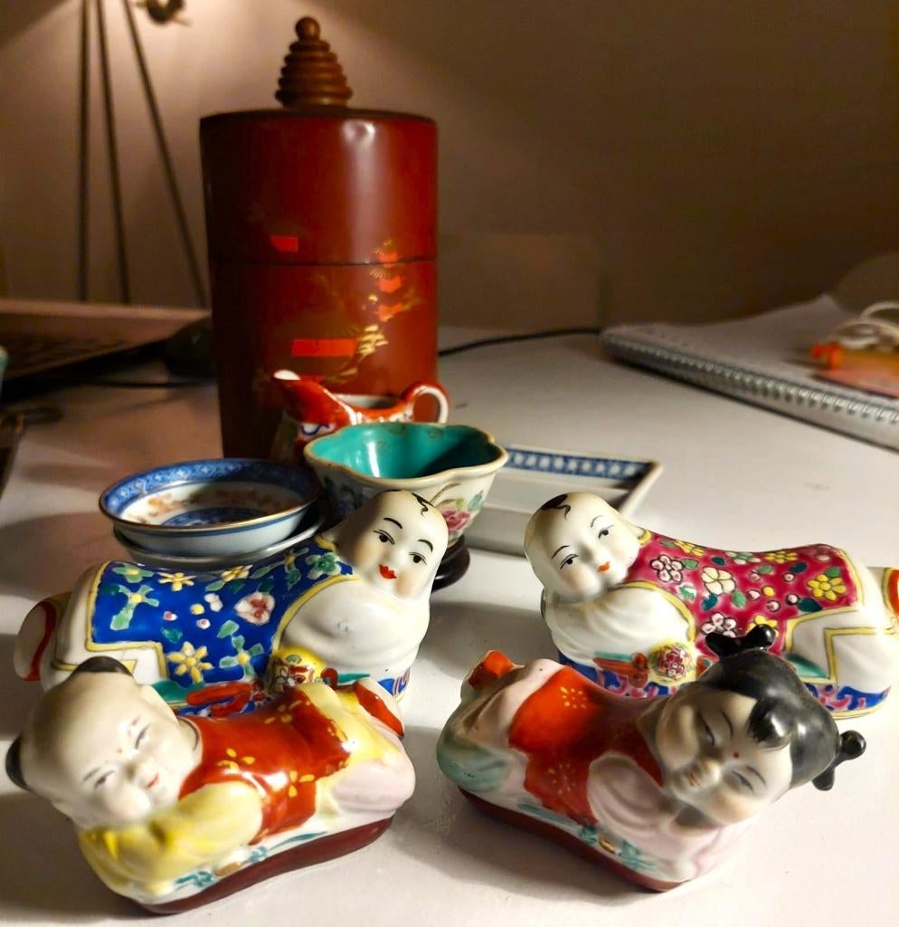 Klein Chinees aardewerk en theeblik, Verzenden