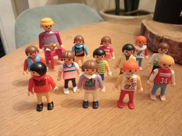 Serie Playmobil kinderen en 1 ouder beschikbaar voor biedingen