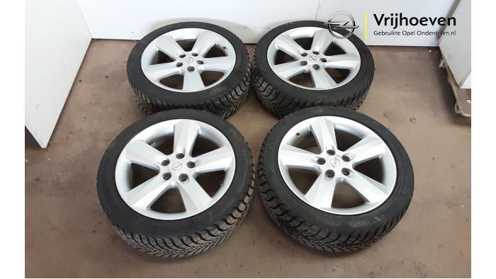 Velgen set + winterbanden van een Opel Adam (Adam 13-), Auto-onderdelen, Banden en Velgen, Personenwagen, Gebruikt, 3 maanden garantie