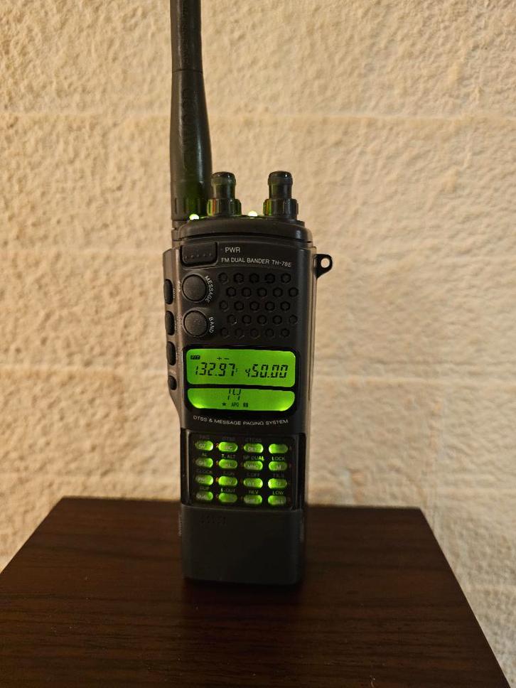Zeer nette Kenwood TH-78E., Telecommunicatie, Portofoons en Walkie-talkies, Zo goed als nieuw, Portofoon of Walkie-talkie, 15 km of meer