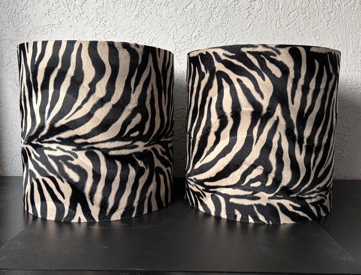 2 x XL lampenkappen zebra velvet/velours, beige/zwart, NIEUW, Huis en Inrichting, Lampen | Lampenkappen, Nieuw, 25 tot 50 cm, Rond