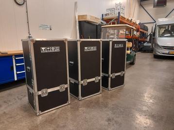 TE KOOP DIVERSE FLIGHTCASES beschikbaar voor biedingen