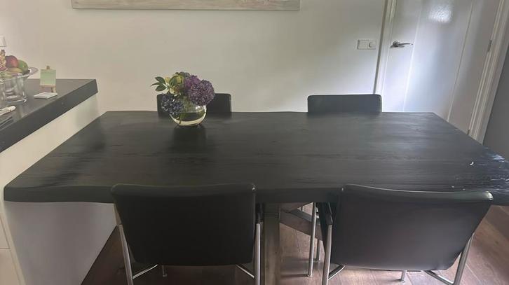 Zwarte houten eettafel met boomstam rand, Huis en Inrichting, Tafels | Eettafels, Gebruikt, Ophalen