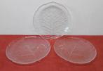 3 vintage glazen bordjes,  gebaksbordjes,  bladmotief, Antiek en Kunst, Antiek | Glas en Kristal, Ophalen of Verzenden
