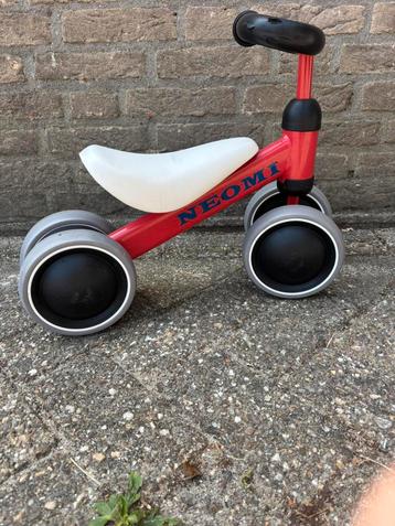 4 wiel loopfietsje voor de 1e meters beschikbaar voor biedingen