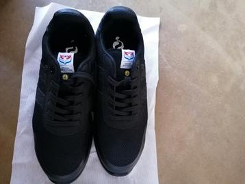 Nieuwe werkschoenen met composiet neus maat 45 beschikbaar voor biedingen