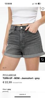 Mom short, pull and bear, Kort, Zwart, Nieuw, Ophalen of Verzenden