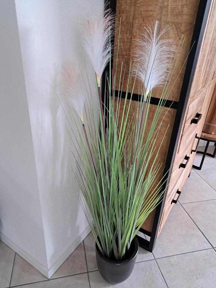 Kunstplant Siergras met Pluimen in Aardewerk Bloempot, Huis en Inrichting, Woonaccessoires | Kunstplanten en Kunstbloemen, Zo goed als nieuw