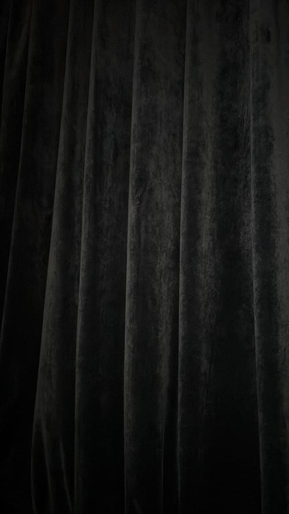 Prachtige fluweel donker blauwe overgordijnen, Huis en Inrichting, Stoffering | Gordijnen en Lamellen, Zo goed als nieuw, 200 cm of meer