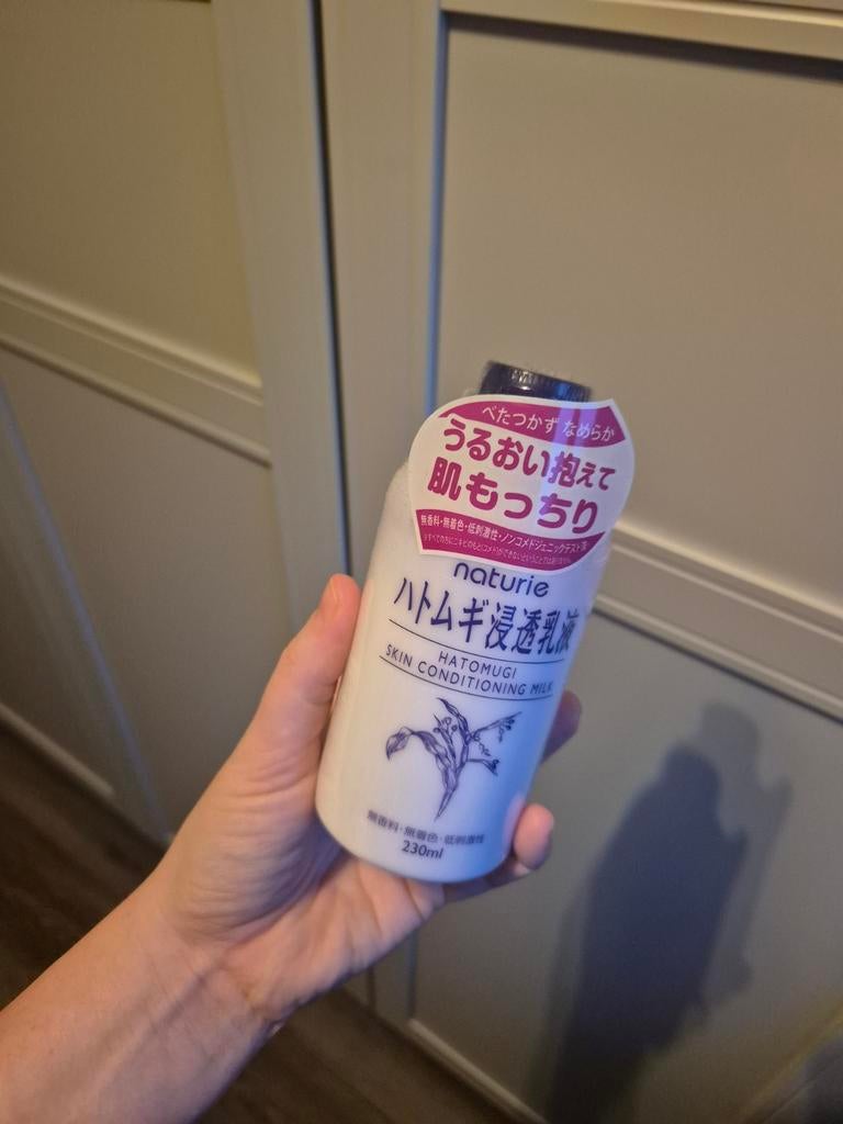 Japanse lichaamscreme / conditioning milk Hatomugi, Ophalen of Verzenden, Nieuw, Bodylotion, Crème of Olie