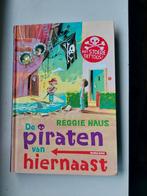Reggie Naus - De piraten van hiernaast, Ophalen of Verzenden, Zo goed als nieuw, Reggie Naus, Fictie algemeen