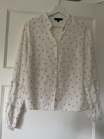 Schattige witte blouse kleine zonnebloemen broderie  maat M beschikbaar voor biedingen