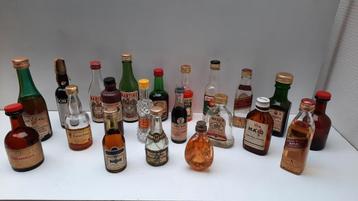 21 kleine drankflesjes beschikbaar voor biedingen
