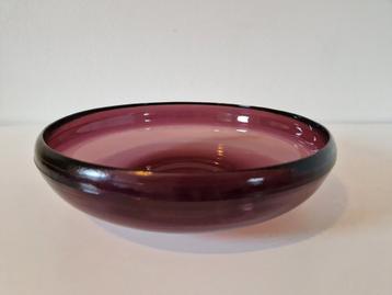 vintage glazen schaal aubergine kleurige persglas schaal beschikbaar voor biedingen