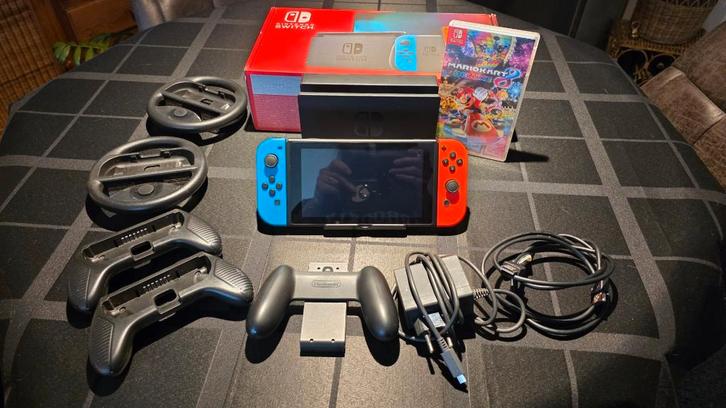 Nintendo Switch+Mario Kart de luxe+extra's🎮In Nieuwstaat🎮, Spelcomputers en Games, Games | Nintendo Switch, Zo goed als nieuw