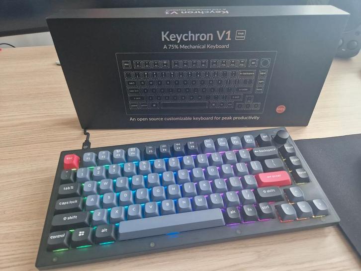 Keychron V1 Mechanisch Toetsenbord - VIA, Computers en Software, Toetsenborden, Zo goed als nieuw, Qwerty, Bedraad, Multimediatoetsen