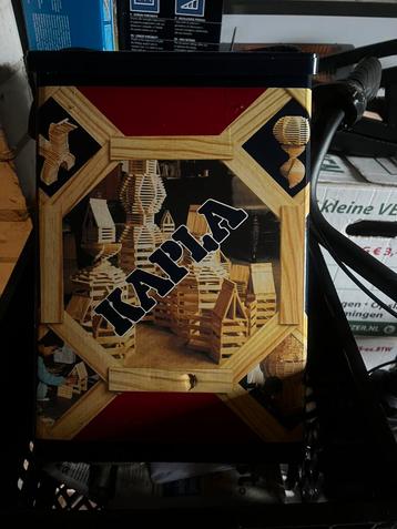 Grote doos Kapla beschikbaar voor biedingen