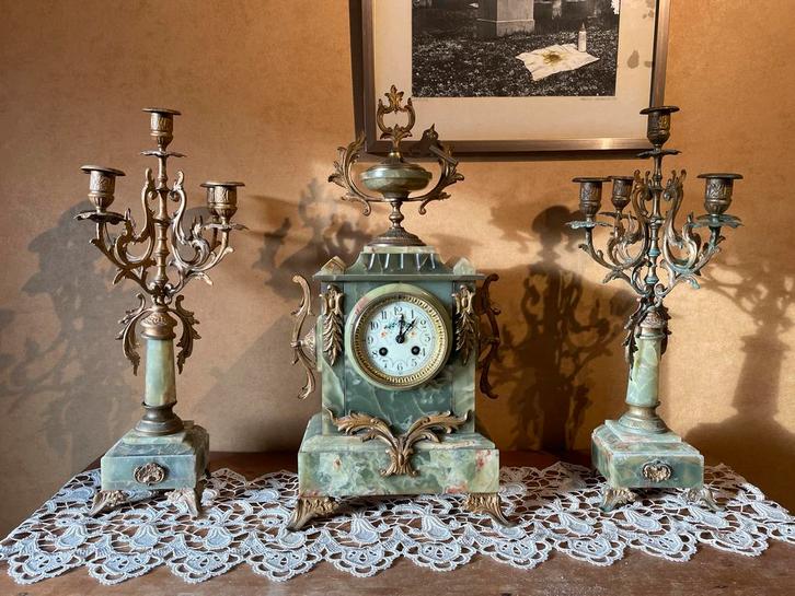 Antieke pendule met kandelaars, Antiek en Kunst, Antiek | Klokken, Ophalen of Verzenden