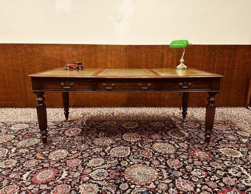 Klassiek Engels Chesterfield Schrijftafel Bureau, Antiek en Kunst, Antiek | Kantoor en Zakelijk, Ophalen