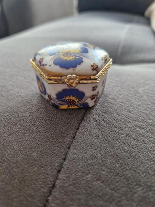 Vintage porseleinen pillendoosje/sieradendoosje, Verzamelen, Porselein, Kristal en Bestek, Zo goed als nieuw, Overige typen, Porselein
