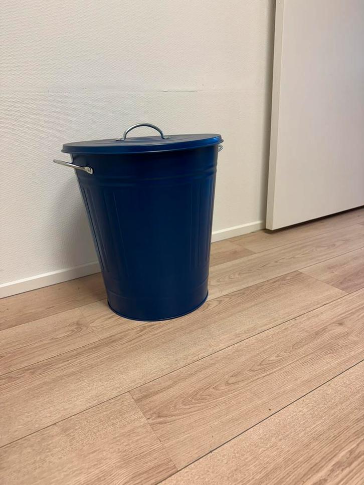 Bak / emmer met deksel, Huis en Inrichting, Emmers, Zo goed als nieuw, IJzer, Met deksel, Ophalen of Verzenden