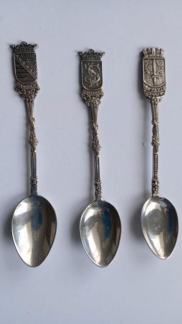 3 Antieke lepeltjes: Batavia, Bandoeng, Soerabaja beschikbaar voor biedingen