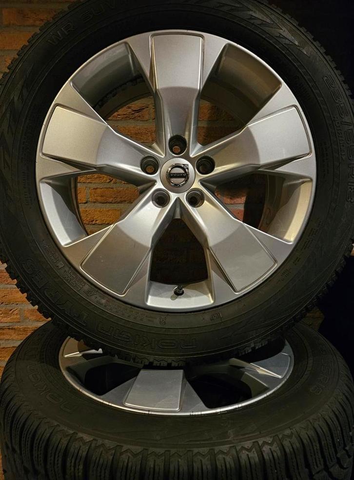18 inch Volvo XC40 Winterset 5x108 Nokian 5-7mm profiel TPMS, Auto diversen, Overige Auto diversen, Ophalen