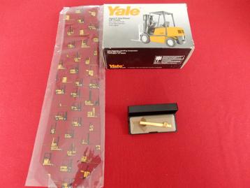 heftruck model 1-25 incl. stropdas Yale en dasspeld van Eyle beschikbaar voor biedingen
