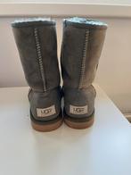 UGGS CLASSIC SHORT II W, UGG, Bruin, Ophalen of Verzenden, Zo goed als nieuw