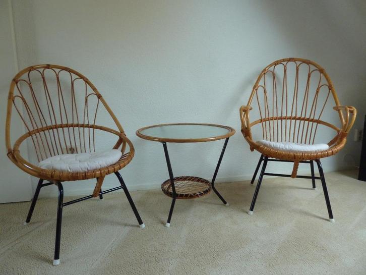 Rotan stoeltjes (retro) met tafeltje, Huis en Inrichting, Stoelen, Zo goed als nieuw, Twee, Riet of Rotan, Bruin, Ophalen