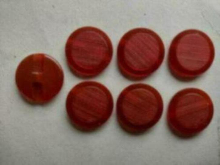 7 x vintage / retro rode kunststof knopen - doorsnee 2,7 cm, Verzamelen, Retro, Huis en Inrichting, Ophalen