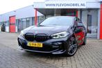 BMW 1-serie 118i M Sport Edition Aut. Pano|Sportstoelen|Navi, Auto's, Gebruikt, Zwart, Bedrijf, 3 cilinders