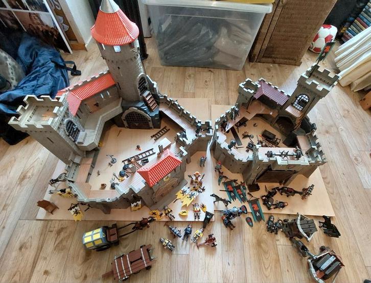 Kasteel van de Leeuwenridders / Kasteel van de Valkenridders, Kinderen en Baby's, Speelgoed | Playmobil, Zo goed als nieuw, Ophalen