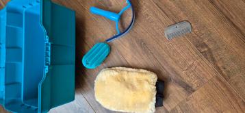 Poetskoffer met accessoires paard/ verzorgpony beschikbaar voor biedingen