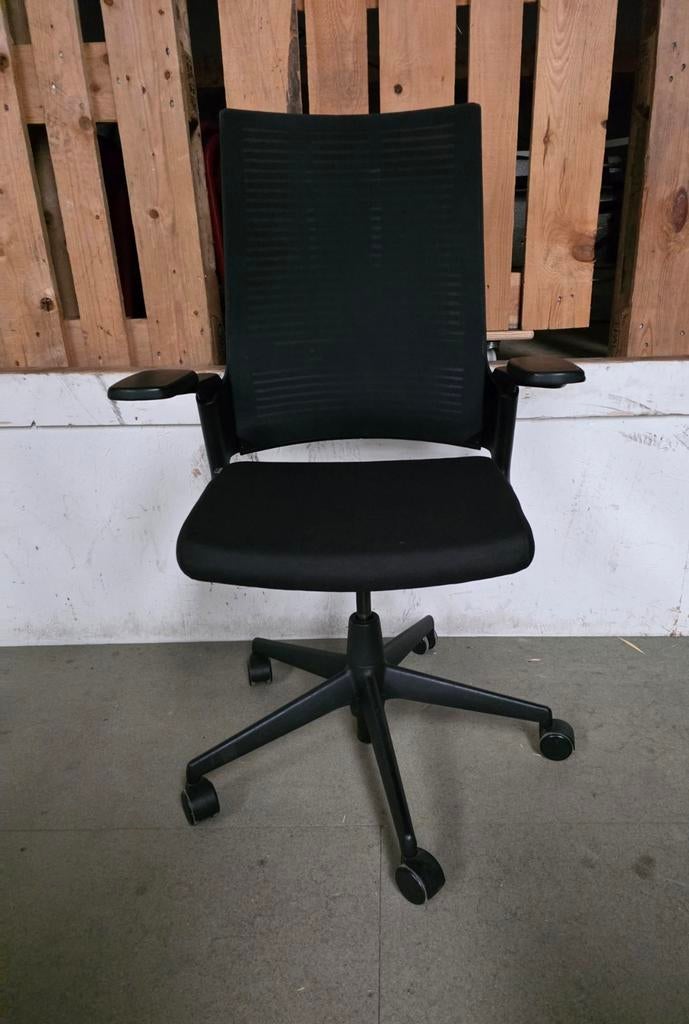 Ahrend 2020 bureaustoel, Huis en Inrichting, Bureaustoelen, Gebruikt, Zwart, Ophalen