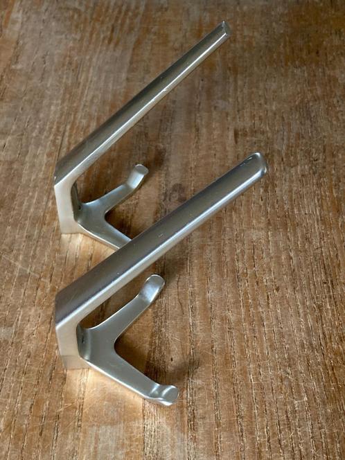 2x Wandhaken kapstokhaak kapstok haakje jashaak aluminium, Huis en Inrichting, Woonaccessoires | Kapstokken, Zo goed als nieuw