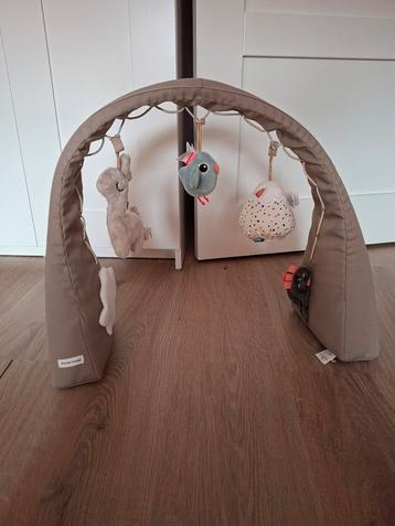 Done by Deer Speelboog - Activity gym  beschikbaar voor biedingen