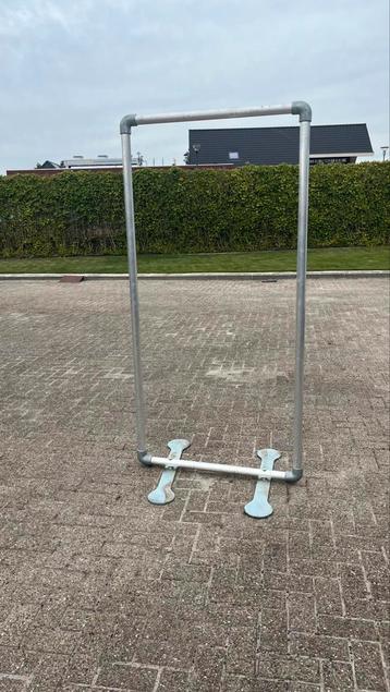 Frame’s voor banners. 1.90 x 0.90 cm binnenwerks beschikbaar voor biedingen