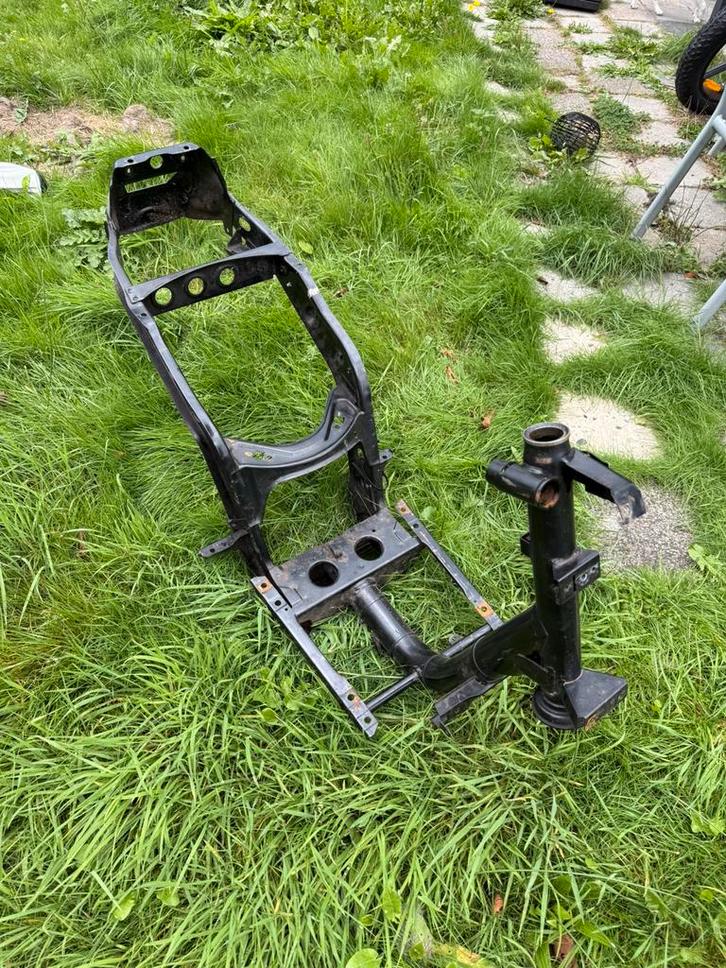 Piaggo zip frame 2003 met nummers, Fietsen en Brommers, Brommeronderdelen | Algemeen, Zo goed als nieuw, Frame, Ophalen