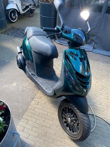 Zip 2000 50cc in onderdelen of compleet wegens wok beschikbaar voor biedingen