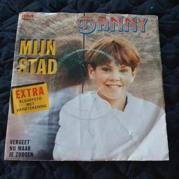 Danny  - Mijn stad  beschikbaar voor biedingen