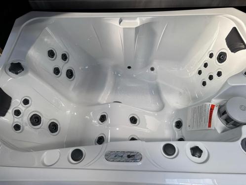 USA Marquis spa I Showroommodel I Korting!, Tuin en Terras, Bubbelbaden en Hottubs, Nieuw, Vast, Afdekzeil, Grondzeil, Filter