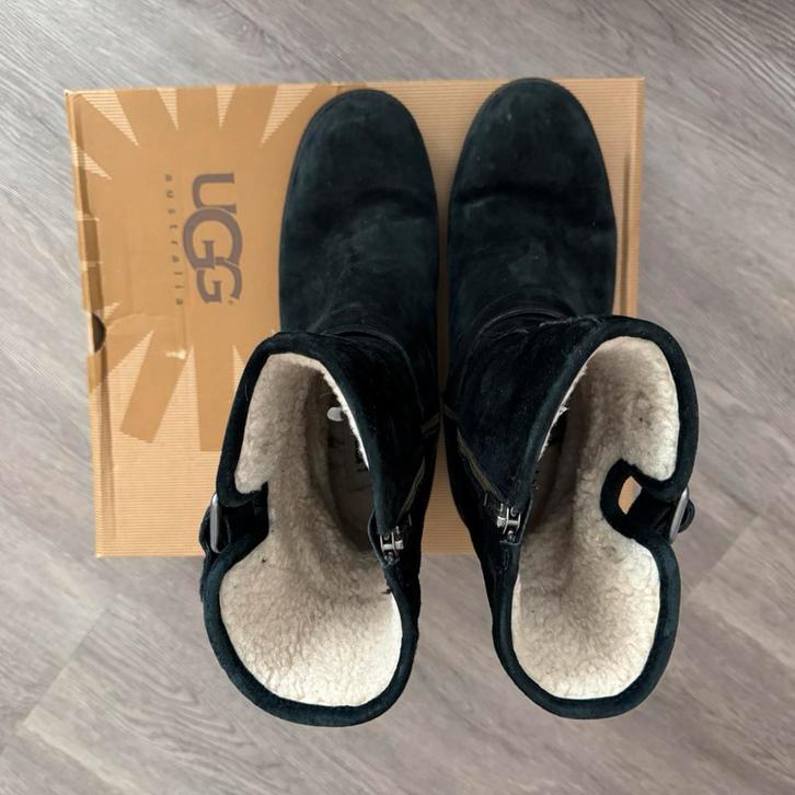 Zwarte, warme vachtlaarzen van UGG in maat 42, Kleding | Dames, Schoenen, Gedragen, Lage of Enkellaarzen, Zwart, Ophalen of Verzenden